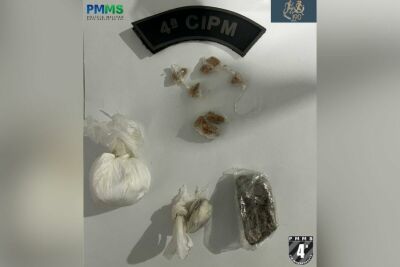 Imagem da notícia Dois homens são presos por tráfico e menor é apreendido por porte de drogas em Chapadão